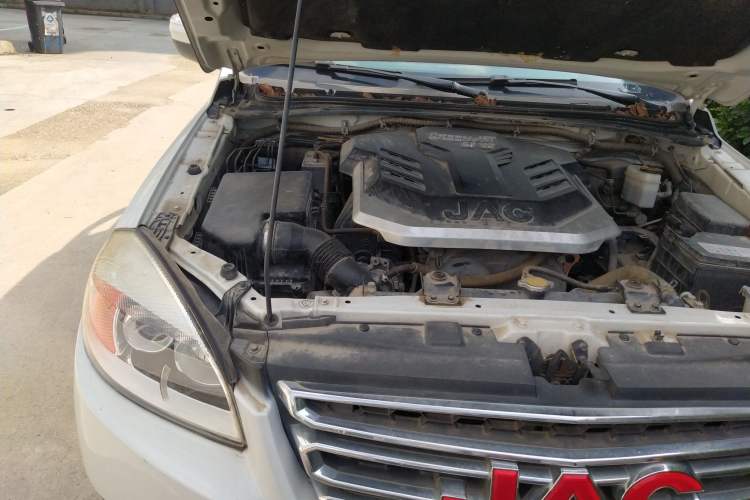 Used JAC T6 2017 2.0T Diesel China V Luxury Edition HFC4DB2-1D1 Engine Bay Right