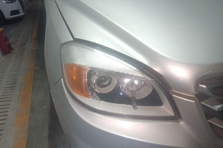 Used JAC T6 2018 2.0T Diesel China V Standard Four-Wheel Drive Luxury Version with Extended Wheelbase HFC4DB2-1D1 Right Front Headlight