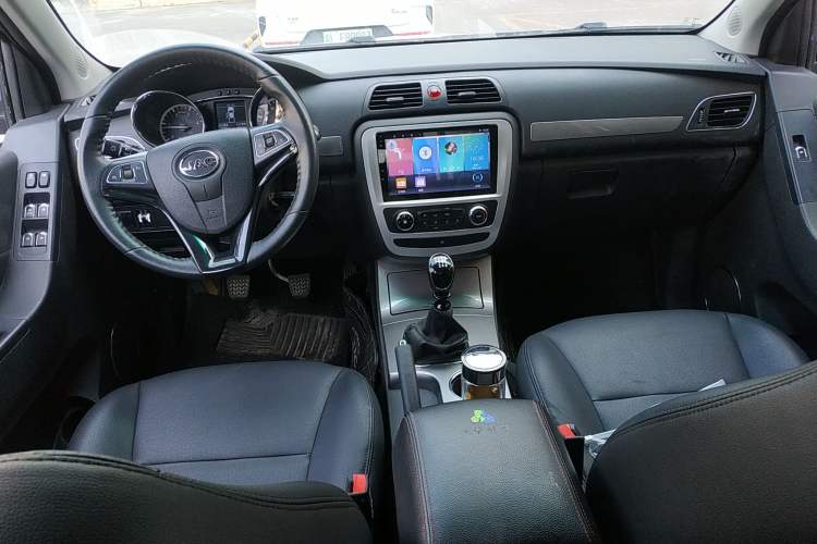 Used JAC T6 2020 2.0T Diesel Two-Wheel-Drive Elite Version Long Wheelbase China VI Emission Standard HFC4DB2-2E Center Console