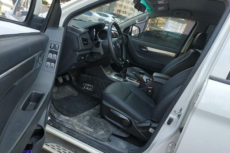 Used JAC T6 2020 2.0T Diesel Two-Wheel-Drive Elite Version Long Wheelbase China VI Emission Standard HFC4DB2-2E Driver Seat