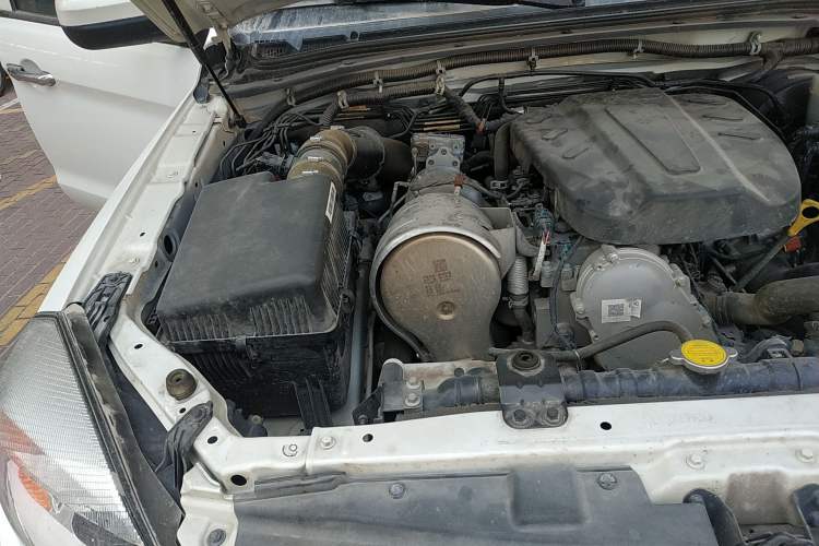 Used JAC T6 2020 2.0T Diesel Two-Wheel-Drive Elite Version Long Wheelbase China VI Emission Standard HFC4DB2-2E Engine Bay Right