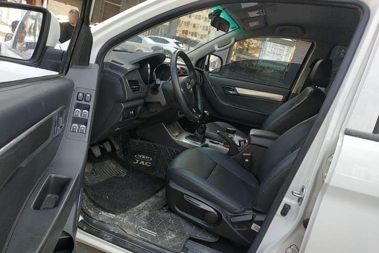 Used JAC T6 2020 2.0T Diesel Two-Wheel-Drive Elite Version Long Wheelbase China VI Emission Standard HFC4DB2-2E Left Front Seat