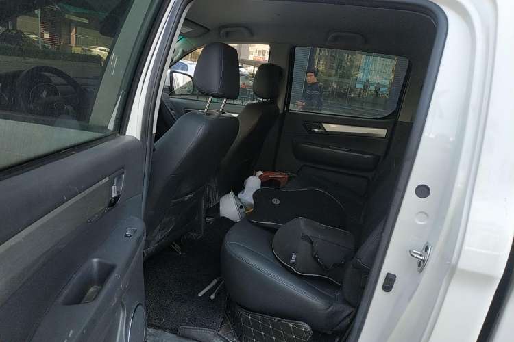 Used JAC T6 2020 2.0T Diesel Two-Wheel-Drive Elite Version Long Wheelbase China VI Emission Standard HFC4DB2-2E Left Rear Seat