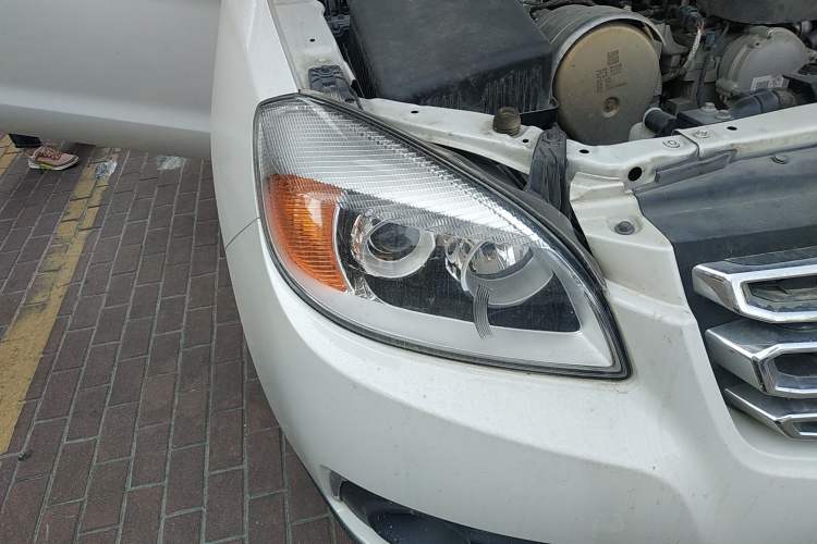 Used JAC T6 2020 2.0T Diesel Two-Wheel-Drive Elite Version Long Wheelbase China VI Emission Standard HFC4DB2-2E Right Front Headlight