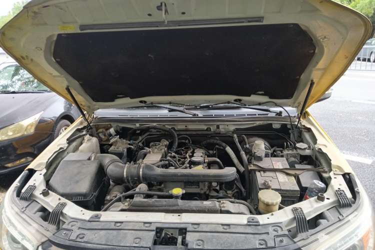 Used JAC V7 2018 2.0T Two-Wheel-Drive Comfort Version with Long Wheelbase D19TCIE13 Engine Bay