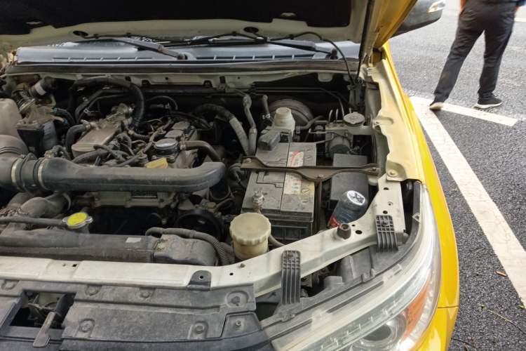 Used JAC V7 2018 2.0T Two-Wheel-Drive Comfort Version with Long Wheelbase D19TCIE13 Engine Bay Left