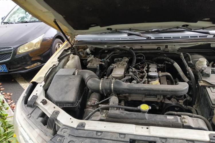 Used JAC V7 2018 2.0T Two-Wheel-Drive Comfort Version with Long Wheelbase D19TCIE13 Engine Bay Right