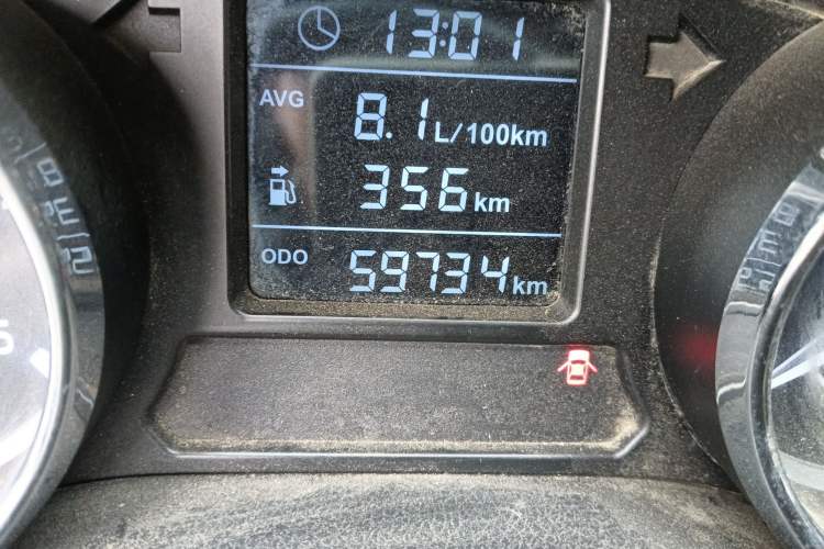 Used JAC V7 2018 2.0T Two-Wheel-Drive Comfort Version with Long Wheelbase D19TCIE13 Odometer Close Up