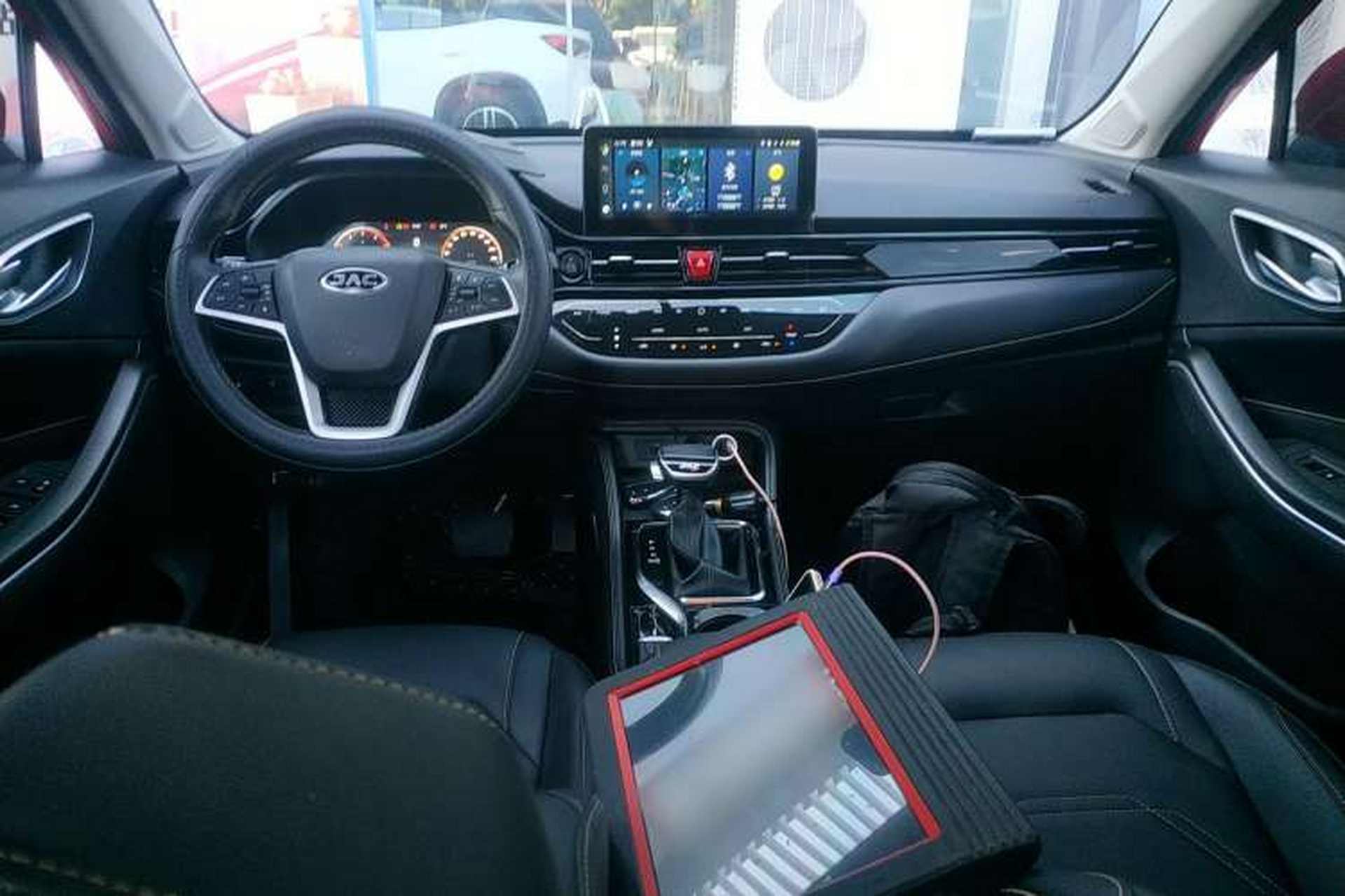 Used JAC X4 2020 1.5T CVT Superior Trim Center Console
