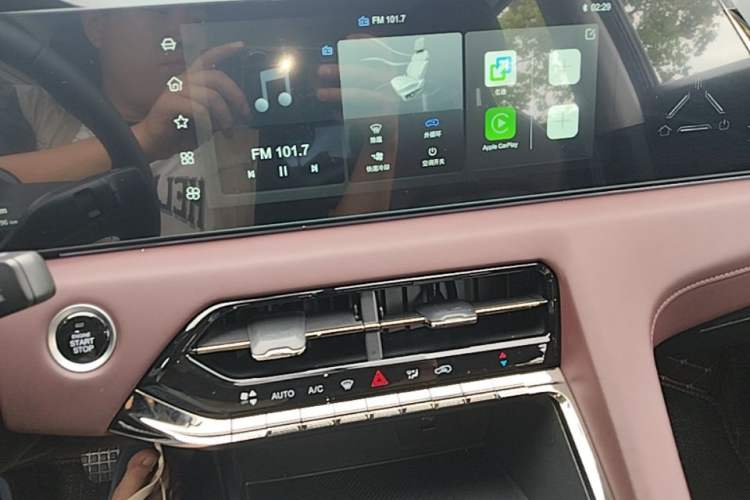 Used JAC X8 E 2024 Jiaxing Edition 7-Seater Audio And AC Panel