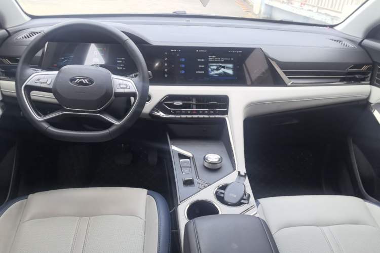 Used JAC X8 E 2024 Joyful Edition 7-Seater Center Console
