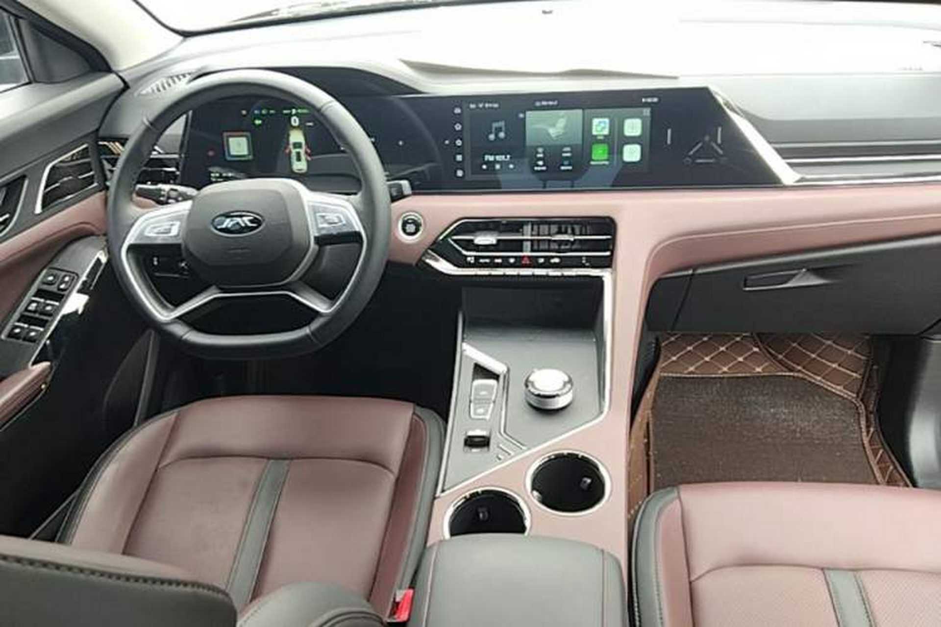 Used JAC X8 E 2024 Jiaxing Edition 7-Seater Center Console