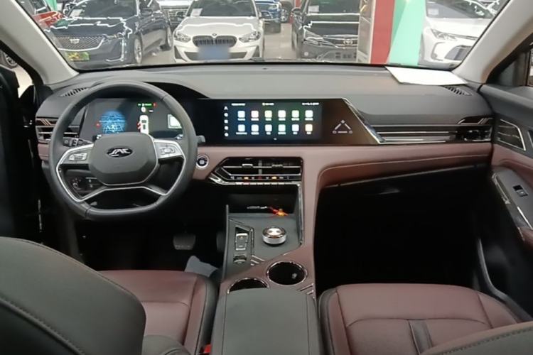 Used JAC X8 E 2024 Home Edition 7-Seater Center Console