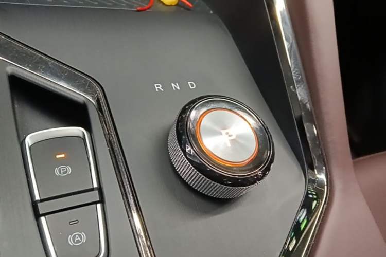 Used JAC X8 E 2024 Home Edition 7-Seater Gear Lever