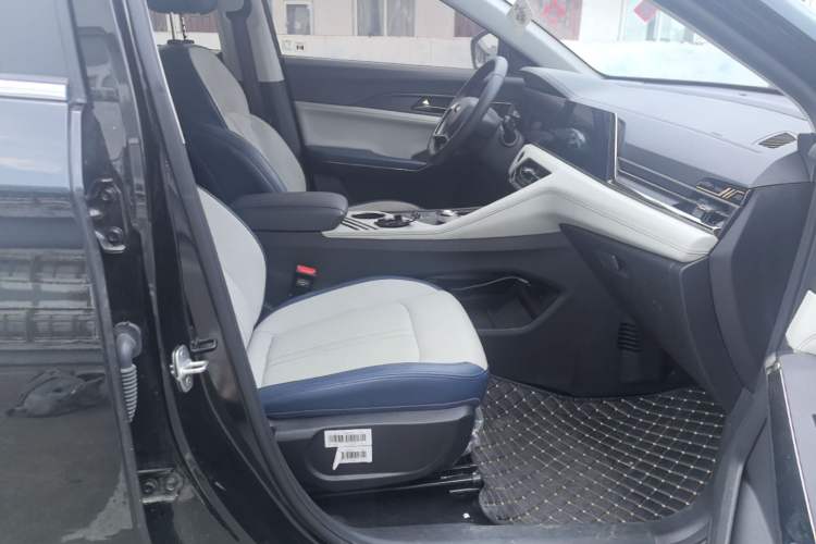 Used JAC X8 E 2024 Joyful Edition 7-Seater Right Front Seat