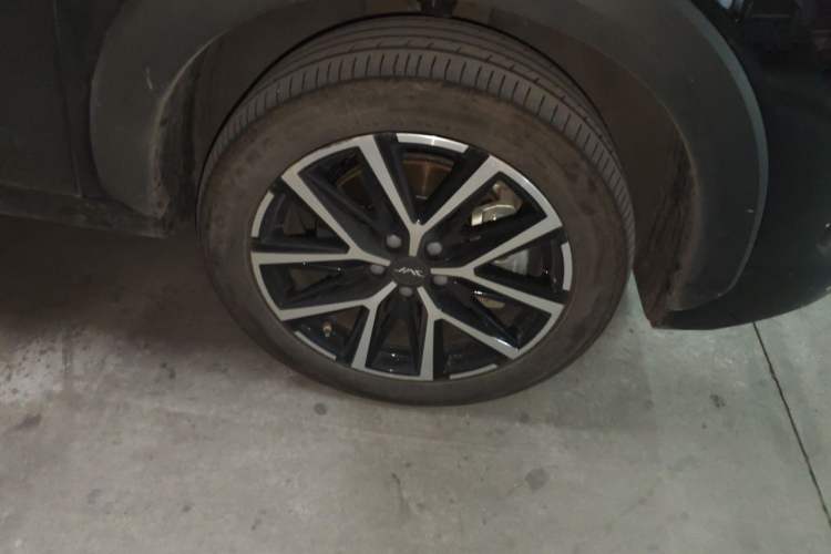 Used JAC X8 E 2024 Joyful Family Edition 6-Seater Right Front Wheel Hub