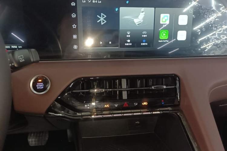 Used JAC X8 E 2024 Jiaxing Edition 7-Seater Audio And AC Panel