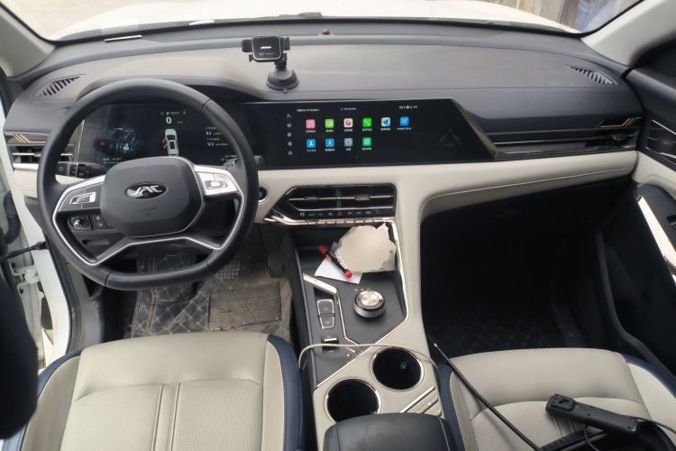 Used JAC X8 E 2024 Joyful Edition 7-Seater Center Console