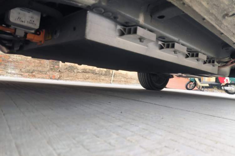 Used JAC X8 E 2024 Joyful Edition 7-Seater Chassis Front Left
