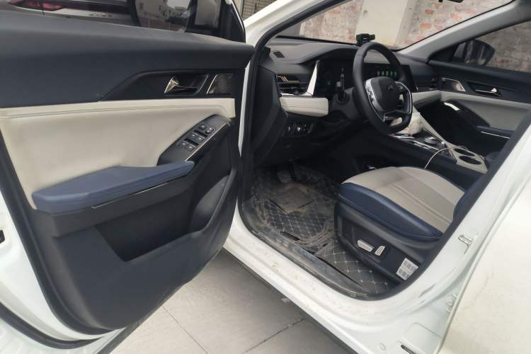 Used JAC X8 E 2024 Joyful Edition 7-Seater Driver Seat