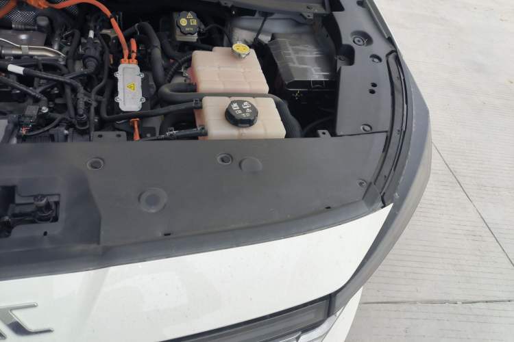 Used JAC X8 E 2024 Joyful Edition 7-Seater Engine Bay Left