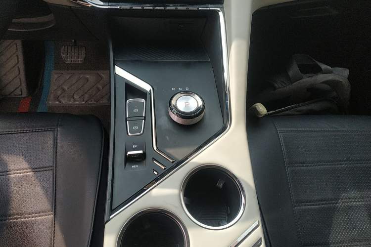 Used JAC X8 E 2024 Home Edition 7-Seater Gear Lever
