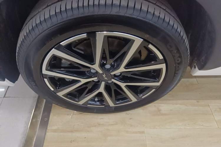Used JAC X8 E 2024 Jiaxing Edition 7-Seater Left Front Wheel Hub