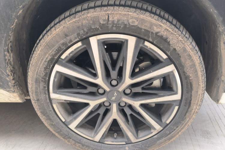 Used JAC X8 E 2024 Joyful Edition 7-Seater Right Front Wheel Hub