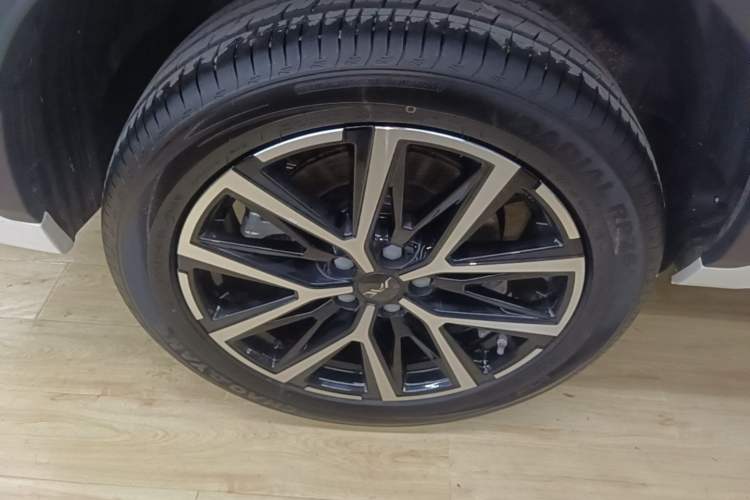 Used JAC X8 E 2024 Jiaxing Edition 7-Seater Right Rear Wheel Hub