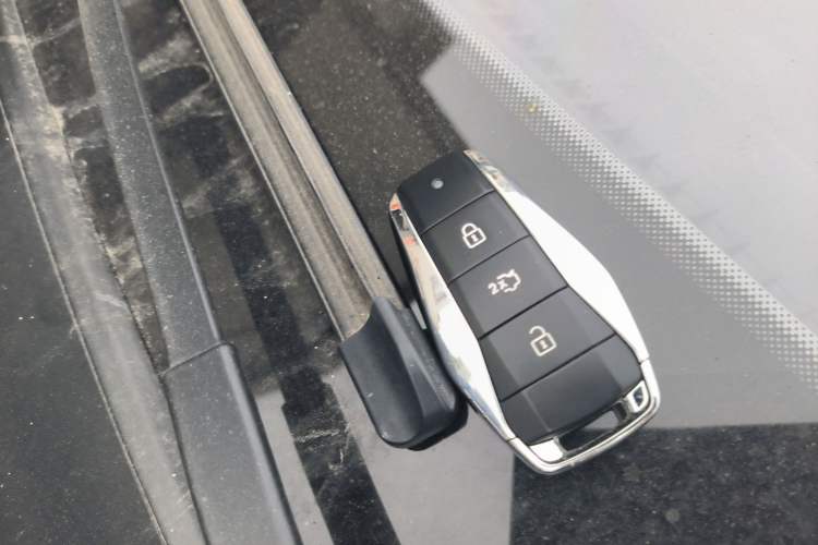 Used JAC X8 E 2024 Joyful Edition 7-Seater Vehicle Key