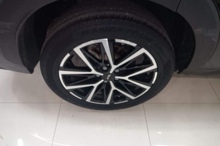 Used JAC X8 PLUS 2024 1.5 TGDI DCT Smart Edition 7-Seater Exterior 5