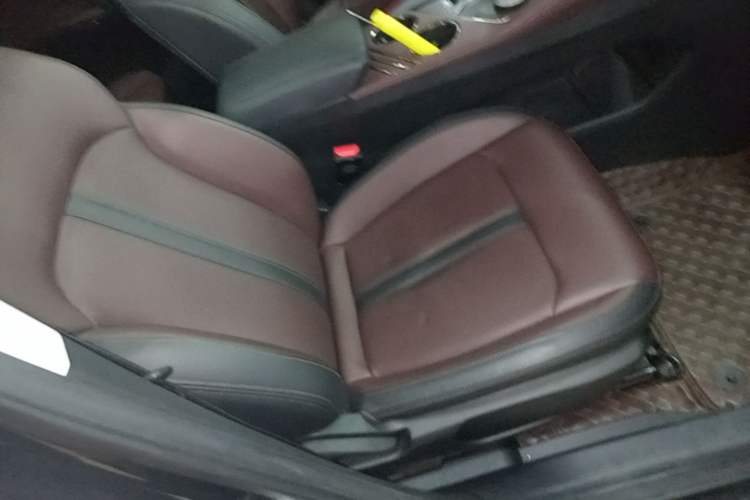 Used JAC X8 PLUS 2024 1.5 TGDI DCT Smart Edition 7-Seater Right Front Seat
