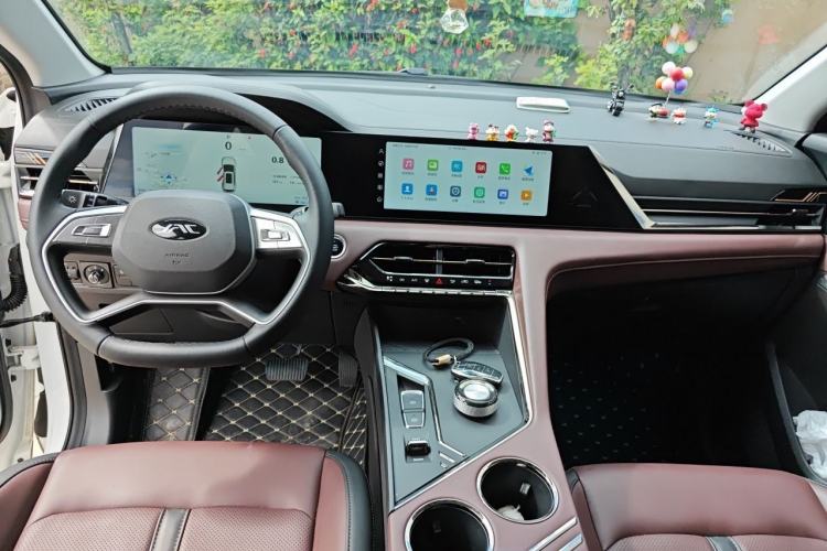 Used JAC X8 PLUS 2024 1.5 TGDI DCT ZhiJia Edition 7 Seats Center Console