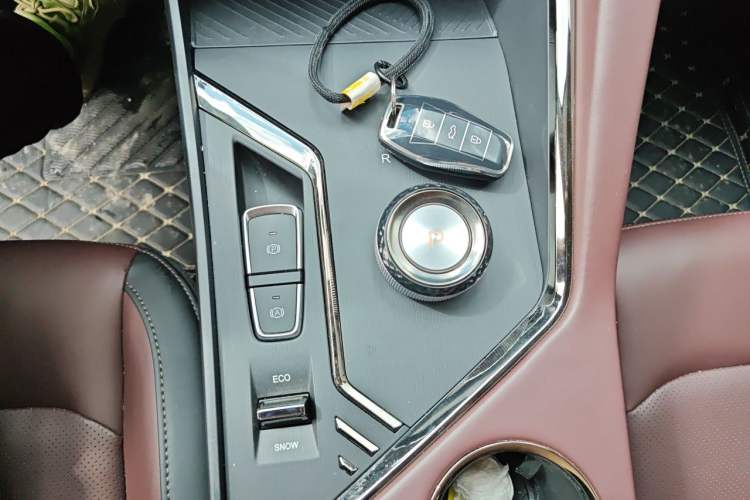 Used JAC X8 PLUS 2024 1.5 TGDI DCT ZhiJia Edition 7 Seats Gear Lever