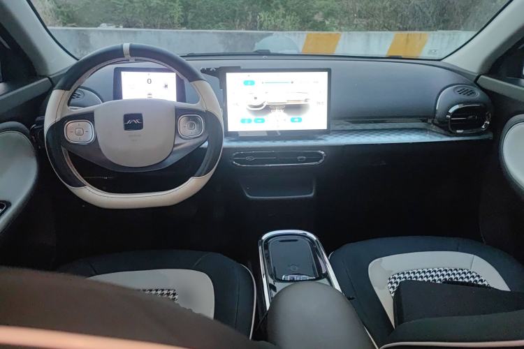 Used JAC Yiwei 3 2023 505km Air Center Console