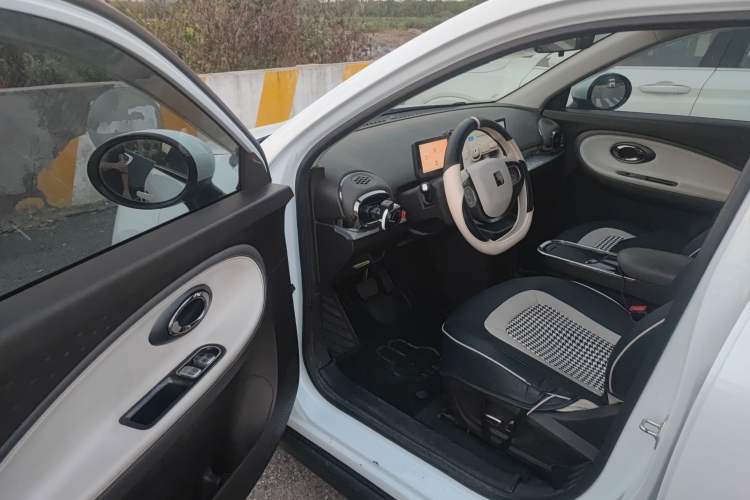 Used JAC Yiwei 3 2023 505km Air Driver Seat
