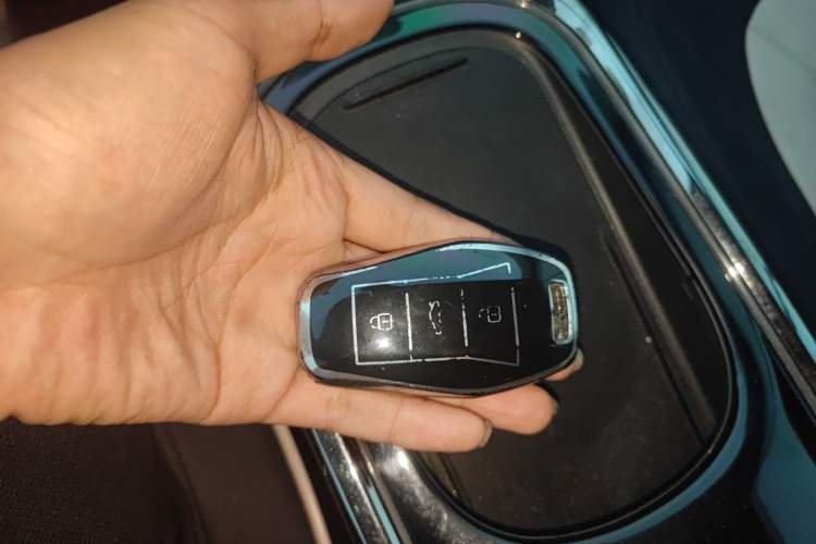 Used JAC Yiwei 3 2023 505km Air Vehicle Key