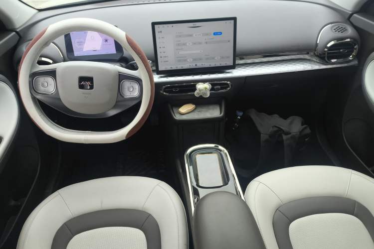 Used JAC Yiwei 3 2023 505km Air Center Console