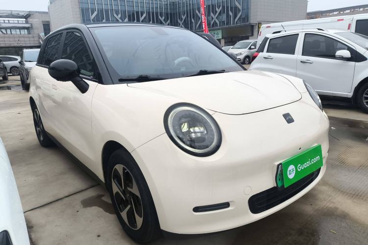Used JAC Yiwei 3 2023 505km Air Front Right 45 Deg