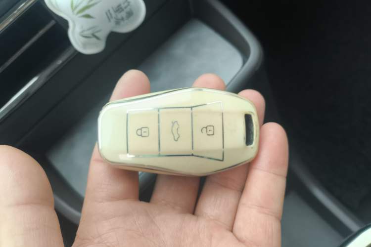 Used JAC Yiwei 3 2023 505km Air Vehicle Key