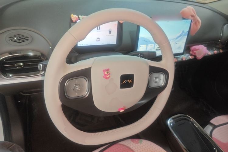 Used JAC Yiwei 3 2023 505km Air Center Console