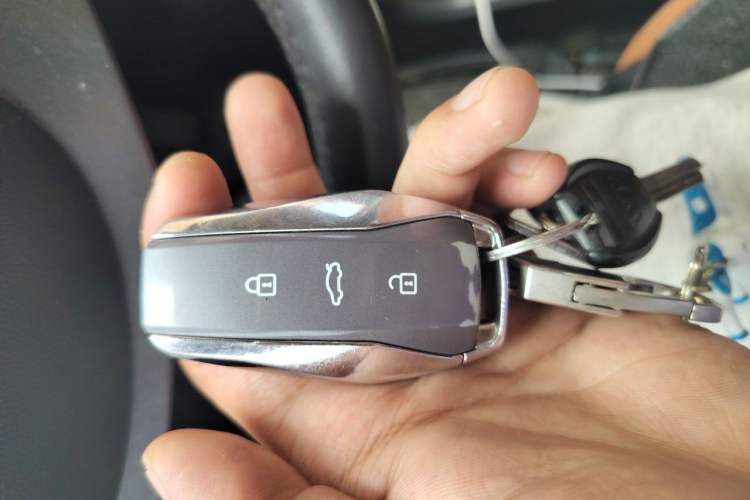 Used JAC Yiwei 3 2023 505km Air Vehicle Key