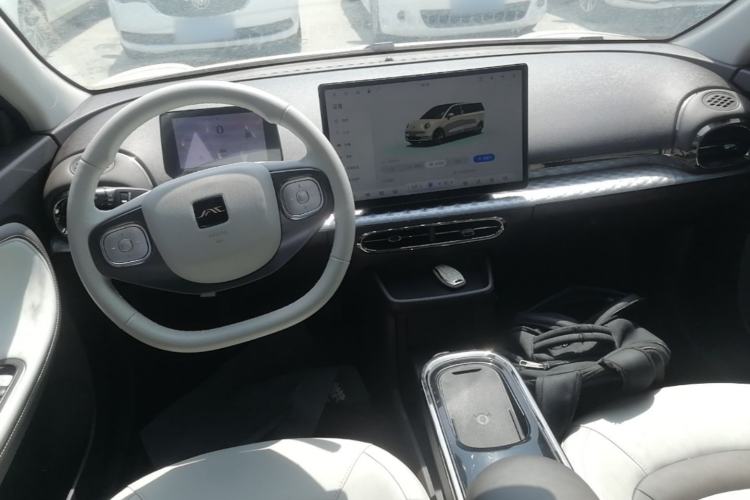 Used JAC Yiwei 3 2023 405km Pro Center Console
