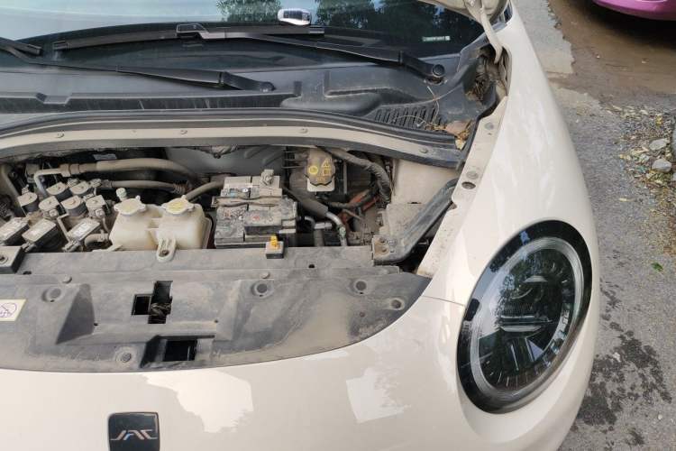 Used JAC Yiwei 3 2023 505km Pro Engine Bay Left
