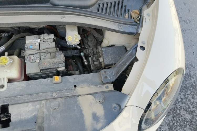 Used JAC Yiwei 3 2023 505km Pro Engine Bay Left