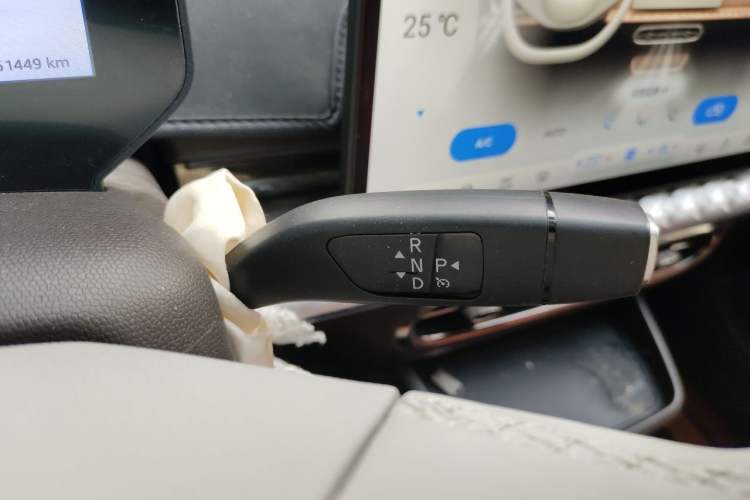 Used JAC Yiwei 3 2023 505km Pro Gear Lever