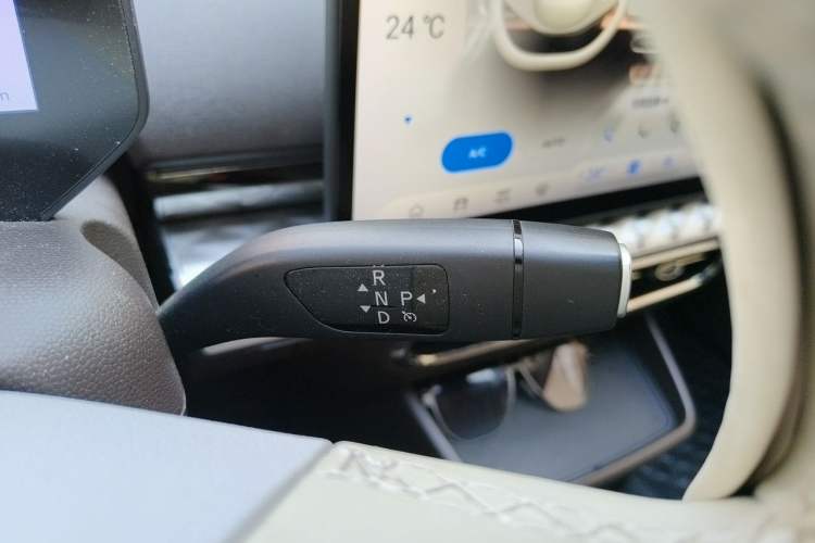 Used JAC Yiwei 3 2023 505km Pro Gear Lever