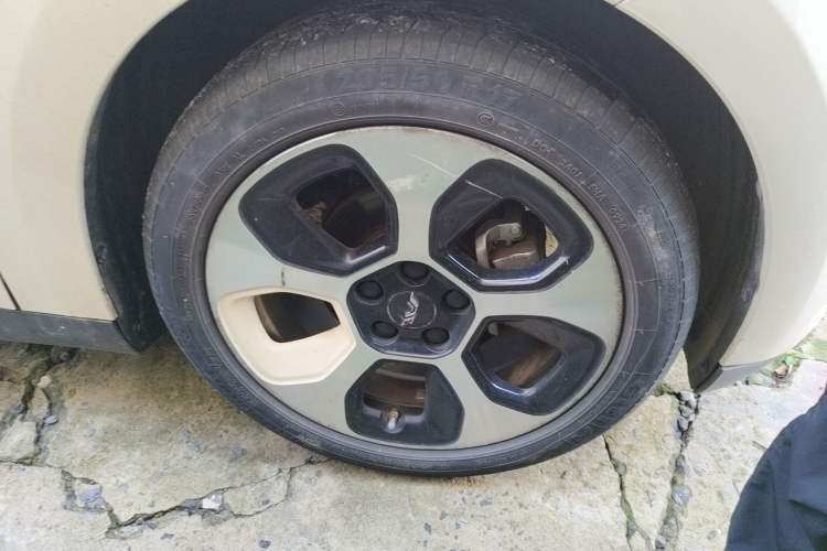 Used JAC Yiwei 3 2023 505km Pro Right Front Wheel Hub