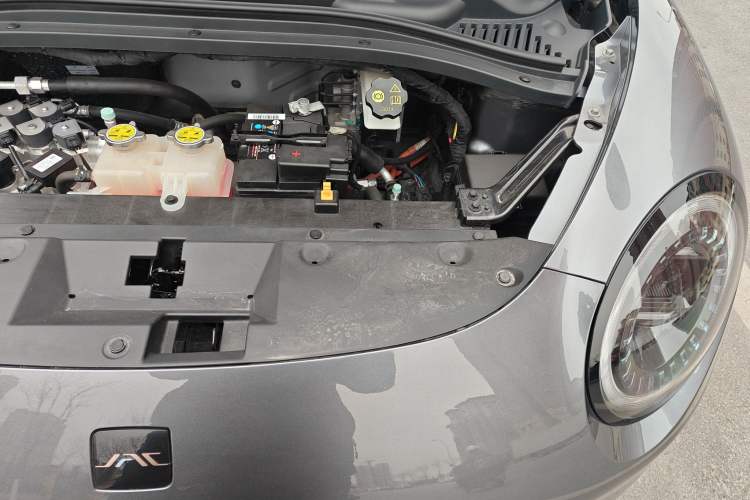 Used JAC Yiwei 3 2023 505km Pro Engine Bay Left