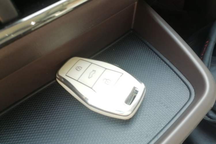 Used JAC Yiwei 3 2023 405km Pro Interior 1